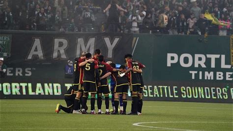 Timbers score 4 straight goals to beat Sounders 4-1